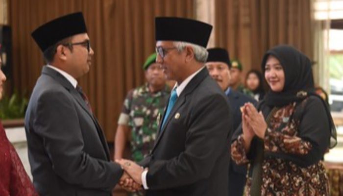 Hadiri PAW Anggota DPRD Kota Kediri, Gus Qowim: Mari Perkuat Kebersamaan Membangun Kota Kediri