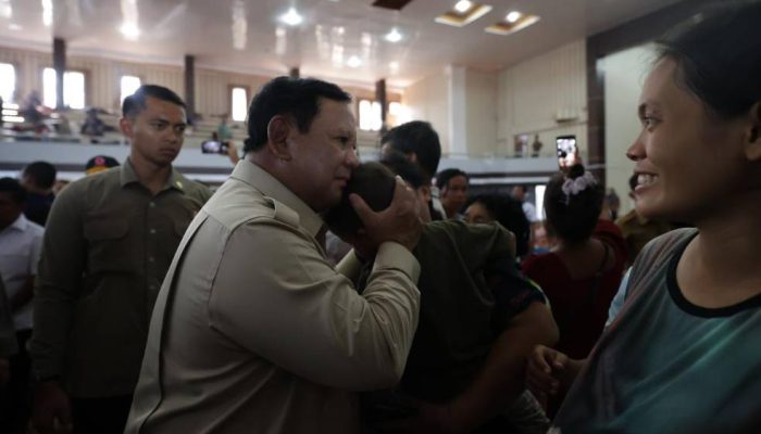Prabowo Instruksikan Percepatan Perbaikan Jalur Transportasi dan Listrik di Sumatera