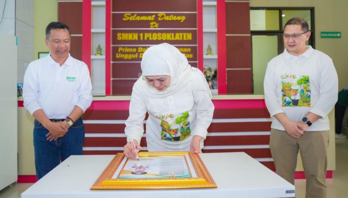 Khofifah Resmikan Revitalisasi Puluhan Sekolah di Kediri, Tegaskan Pendidikan Berkeadilan