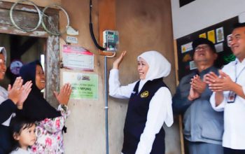 Elektrifikasi Jatim Hampir Rampung, Gubernur Khofifah Intervensi 3.400 RTM dengan Program Listrik Gratis