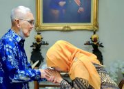 Wafatnya Try Sutrisno, Khofifah: Indonesia Kehilangan Putra Terbaik Bangsa