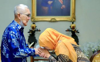 Wafatnya Try Sutrisno, Khofifah: Indonesia Kehilangan Putra Terbaik Bangsa