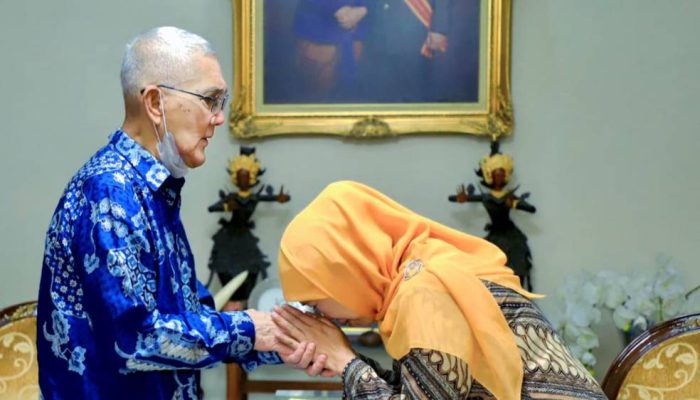 Wafatnya Try Sutrisno, Khofifah: Indonesia Kehilangan Putra Terbaik Bangsa