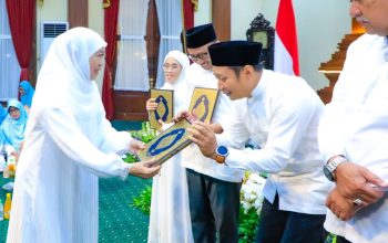 Pemprov Jatim Perkuat Nilai Spiritual, Gubernur Khofifah Pimpin Khotmil Qur’an Inklusif di Grahadi