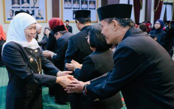 Gubernur Khofifah Ambil Sumpah 128 Kepala Sekolah, Siapkan Generasi Indonesia Emas 2045
