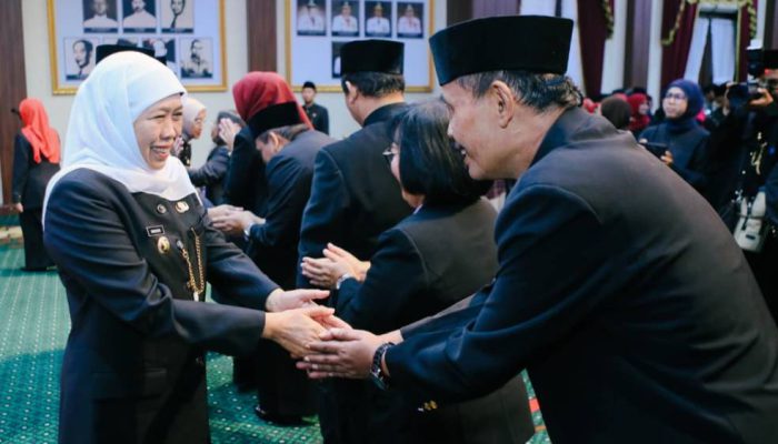 Gubernur Khofifah Ambil Sumpah 128 Kepala Sekolah, Siapkan Generasi Indonesia Emas 2045