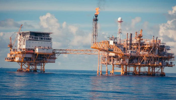 Harga Minyak Dunia Tembus USD 110 per Barel, Pasar Energi Bergejolak