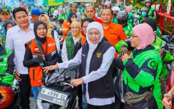 Gubernur Jatim Salurkan Bantuan BBM, Ojol: Sangat Membantu di Tengah Penurunan Pendapatan