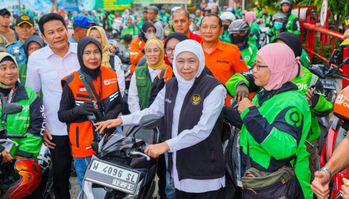 Gubernur Jatim Salurkan Bantuan BBM, Ojol: Sangat Membantu di Tengah Penurunan Pendapatan