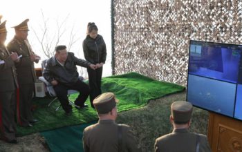 Kim Jong Un Awasi Peluncuran 5 Rudal Hwasong-11 di Pesisir Timur