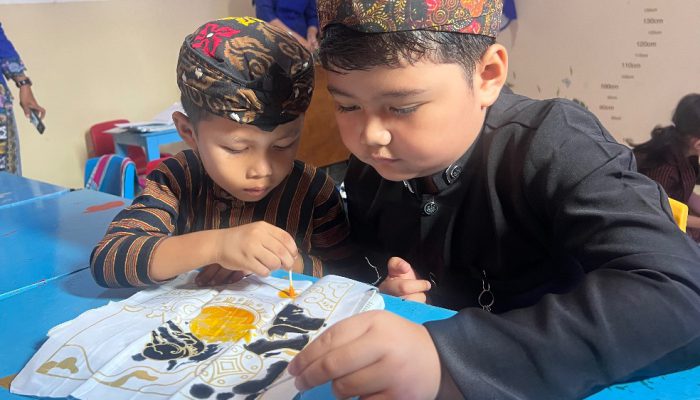 Tanamkan Toleransi, KB-TK Negeri Kuncup Bunga Sidoarjo Meriahkan Hari Kartini