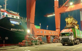 Uji Coba EAZI di Tanjung Perak Pangkas Waktu Tunggu Kapal Hingga Separuh