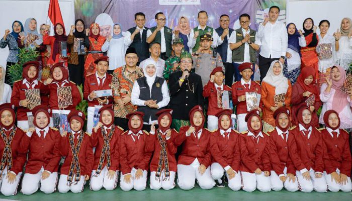 Gubernur Jawa Timur Apresiasi Siswa SRMP 15 Mojokerto, Kuasai Lima Bahasa dalam 9 Bulan