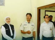 Gubernur Jatim Tinjau Langsung Bedah Rumah Satpam SMAN 2 Surabaya, Dorong Kesejahteraan Insan Pendidikan