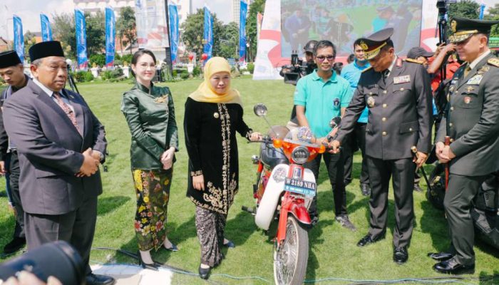 Konvoi Kendaraan Listrik Siswa SMK Meriahkan Hardiknas di Grahadi, Gubernur Khofifah Puji Inovasi Vokasi Jatim