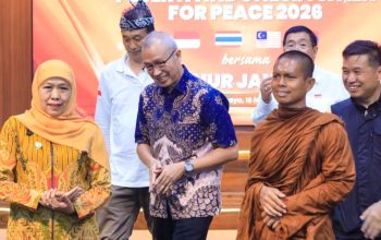 Dari Grahadi, Gubernur Khofifah Serukan Harmoni Antarumat Saat Sambut Walk for Peace 2026
