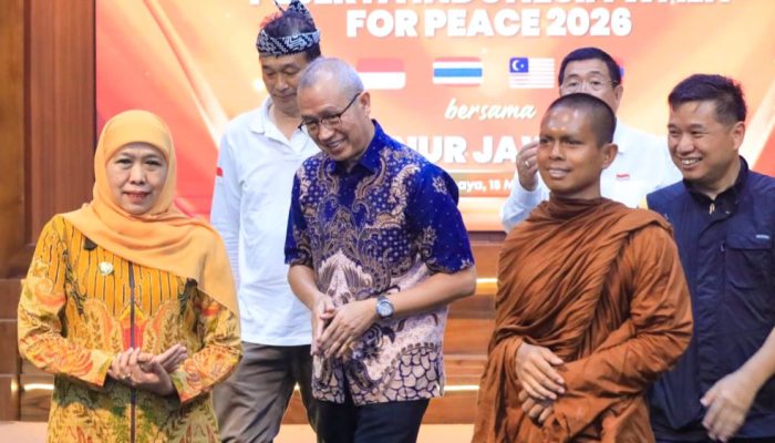 Dari Grahadi, Gubernur Khofifah Serukan Harmoni Antarumat Saat Sambut Walk for Peace 2026