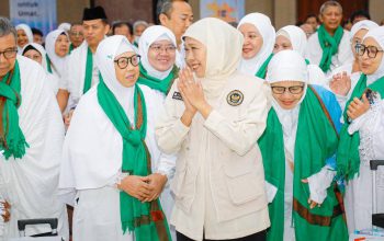 Gubernur Khofifah Tutup Pemberangkatan Haji Embarkasi Surabaya dengan Pelepasan Kloter 116