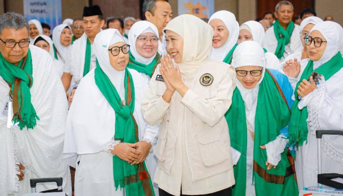 Gubernur Khofifah Tutup Pemberangkatan Haji Embarkasi Surabaya dengan Pelepasan Kloter 116