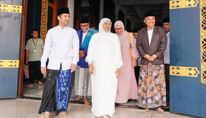 Salat Idul Adha Bersama Ribuan Jamaah, Khofifah Indar Parawansa dan Emil Elestianto Dardak Disambut Antusias di Masjid Nasional Al-Akbar Surabaya