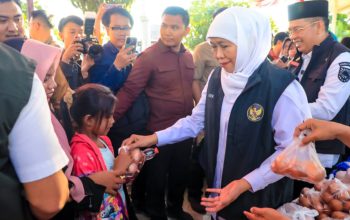 Dari Gladak Serang Probolinggo, Khofifah Tegaskan Komitmen Pengendalian Inflasi Melalui Pasar Murah