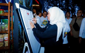 Kolaborasi Hijau di Tuban, Gubernur Khofifah dan Kaka Slank Pimpin Penanaman Cemara Udang pada Festival Mangrove Jatim ke-10