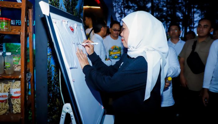 Kolaborasi Hijau di Tuban, Gubernur Khofifah dan Kaka Slank Pimpin Penanaman Cemara Udang pada Festival Mangrove Jatim ke-10