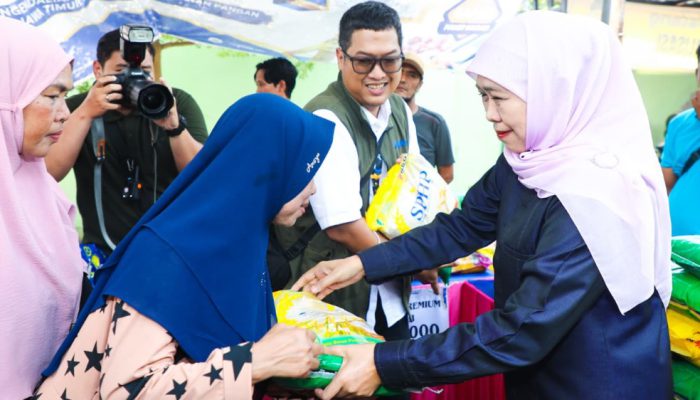 Pasar Murah Gubernur Khofifah di Pasuruan: Kendalikan Inflasi, Berdayakan UMKM, dan Bantu Masyarakat