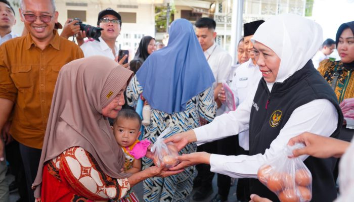 Tekan Inflasi dan Jaga Daya Beli, Gubernur Khofifah Perluas Pasar Murah di Jawa Timur