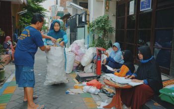 Sampah Surabaya Capai 1.800 Ton per Hari, Program Pisang Danor Jadi Upaya Pengurangan dari Sumber