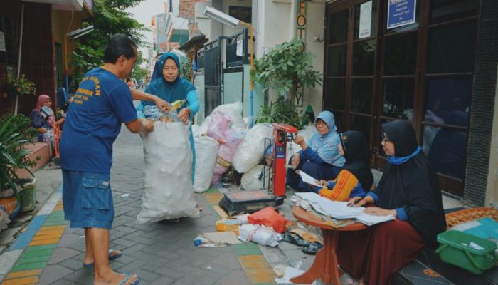 Sampah Surabaya Capai 1.800 Ton per Hari, Program Pisang Danor Jadi Upaya Pengurangan dari Sumber