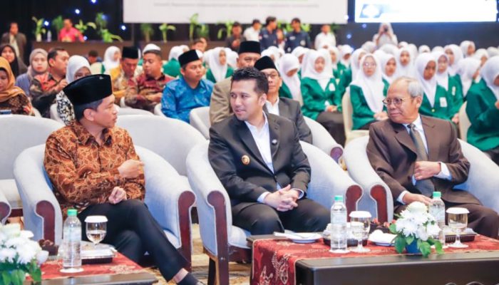 Di Hadapan Mahasiswa Baru UNUSA, Wagub Emil Ungkap Tiga Bekal Penting Menuju Indonesia Emas 2045