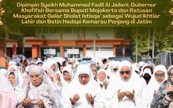Ikhtiar Lahir dan Batin Hadapi Kemarau, Khofifah Sholat Istisqa Bersama Ratusan Jamaah di Mojokerto