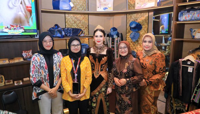 Kriyanusa 2026: Arumi Bachsin Tampil Elegan dengan Busana Terinspirasi Ratu Majapahit