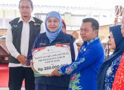 Khofifah Salurkan Rp9,87 Miliar untuk Warga Magetan, Sasar Lansia hingga Penyandang Disabilitas