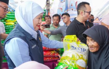 Beras Rp11 Ribu per Kilogram, Pasar Murah Khofifah Diserbu Warga Sumenep